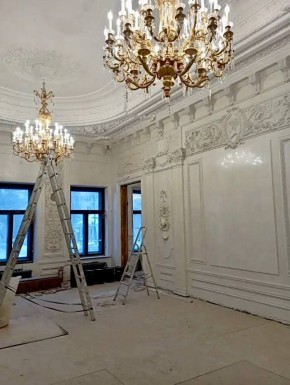 Юрий Шалабаев: Новости и фото от реставраторов, которые продолжают кропотливую работу по воссозданию интерьеров Литературного музея А.М. Горького. По их оценкам, готовность объекта близится к 80%